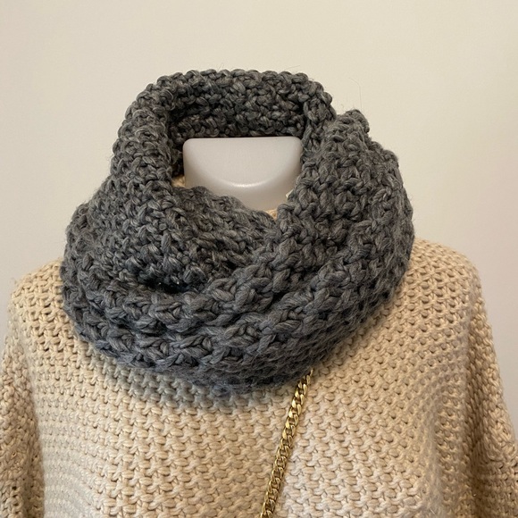 Old Navy Grey infinity scarf - Picture 2 of 4